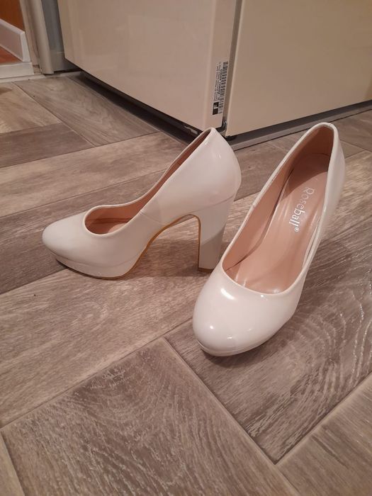 Продам туфли лакированные.