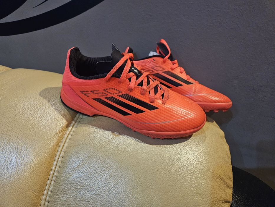 Ghete fotbal sala Copii ADIDAS
F50 LEAGUE IN J IF1369