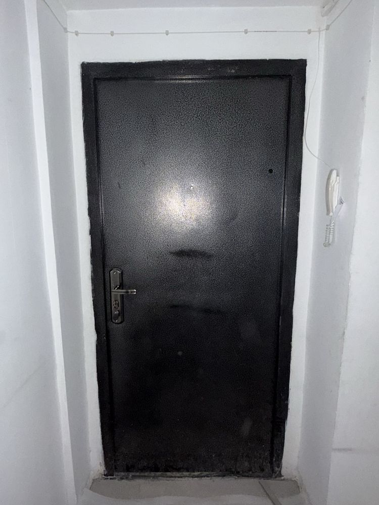 Продам входную дверь 96см