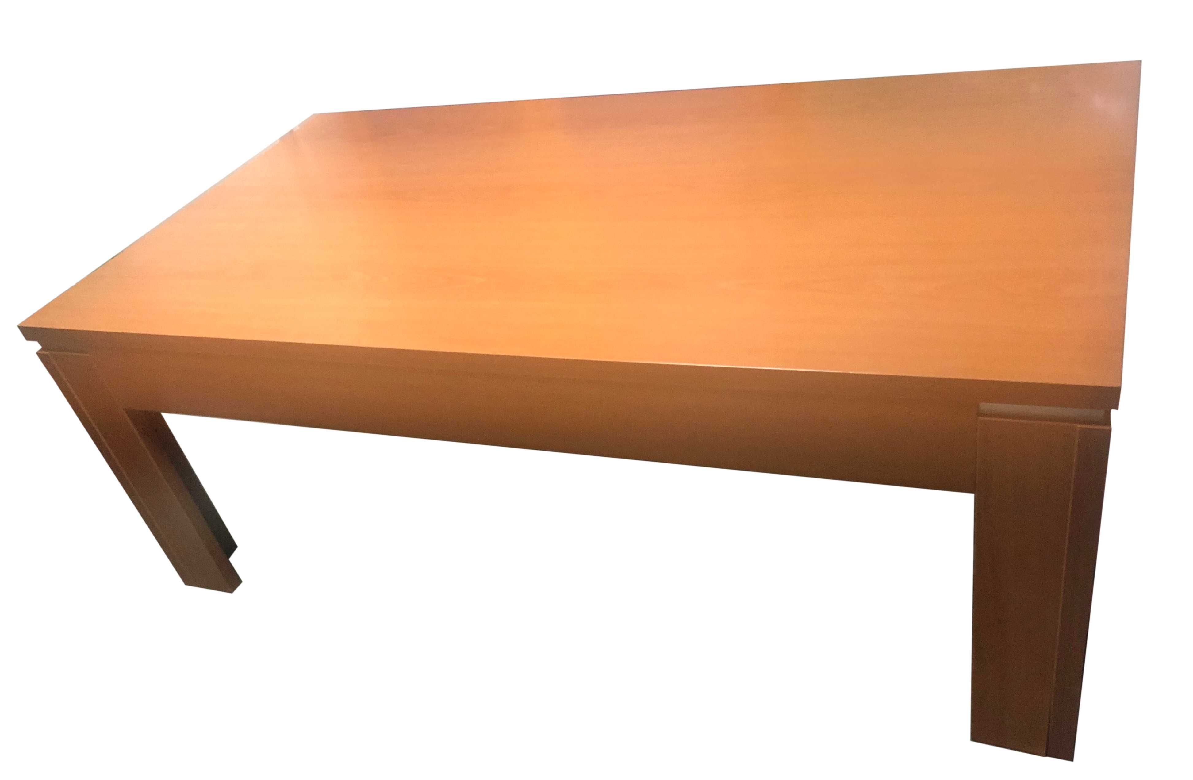 Холна дървена маса