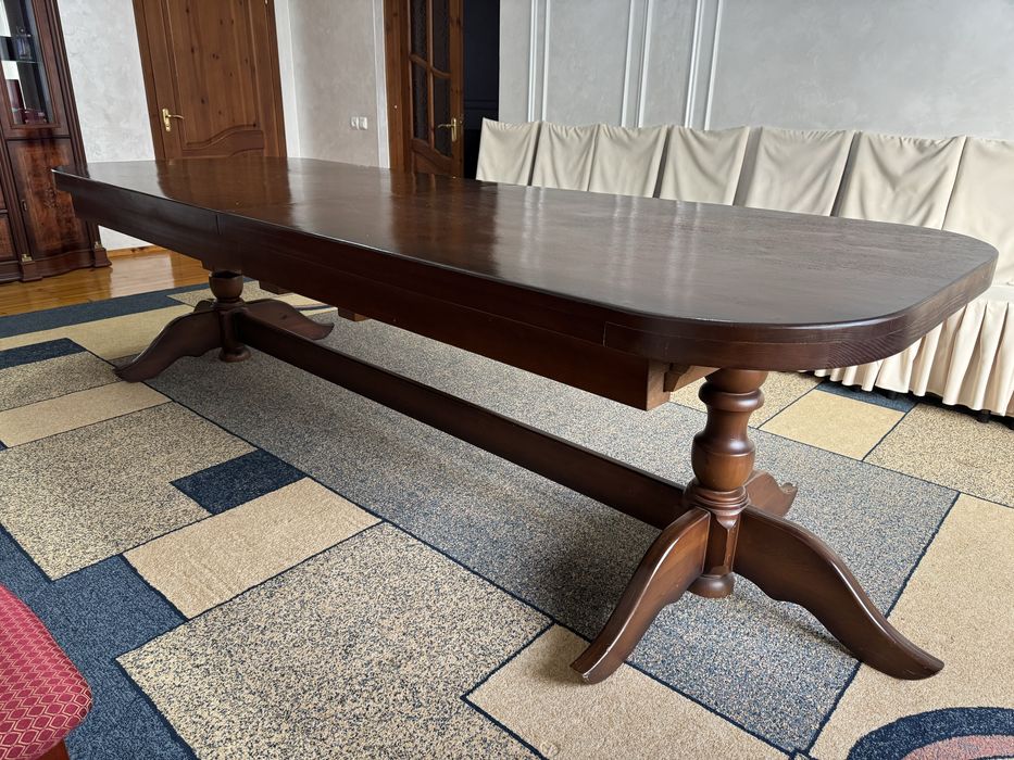 Продается стол из натурального дерева