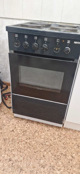 Продам электроплиту. В рабочем состоянии. Недорого.