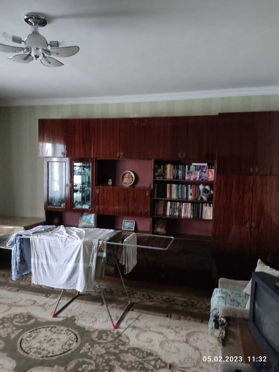 Продаётся на Юнусабаде 14 кв. 2/8/9,рядом с метро Туркистон.63.000