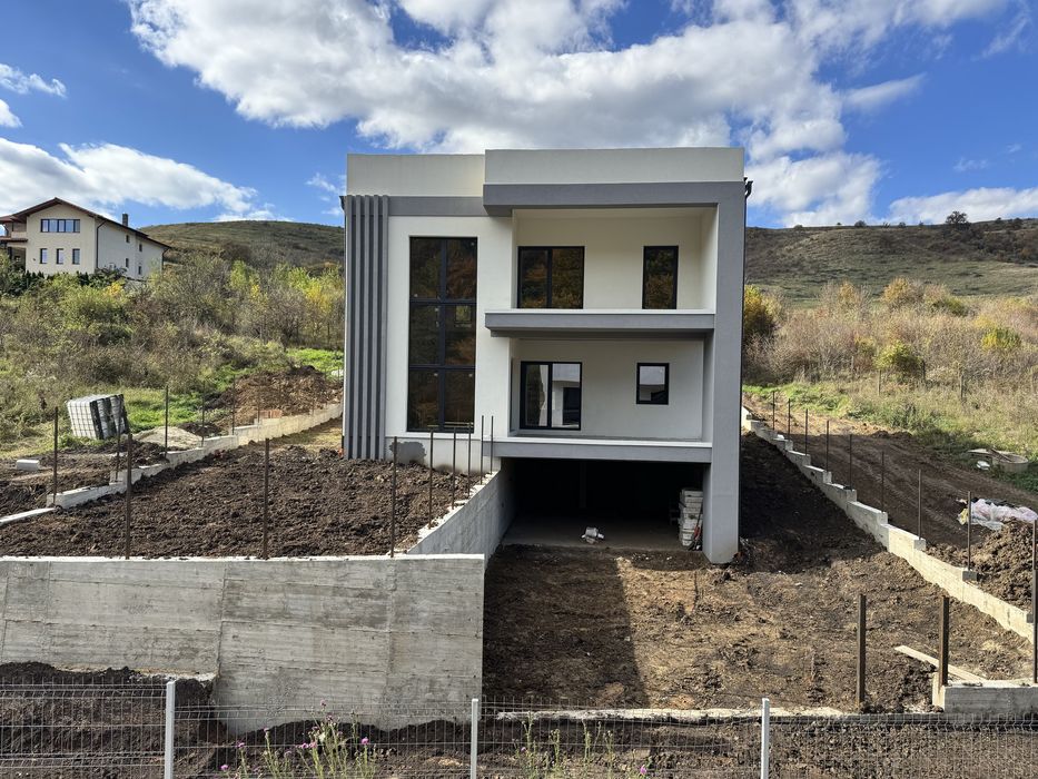 Vand casa finalizata in Faget zona poligonului