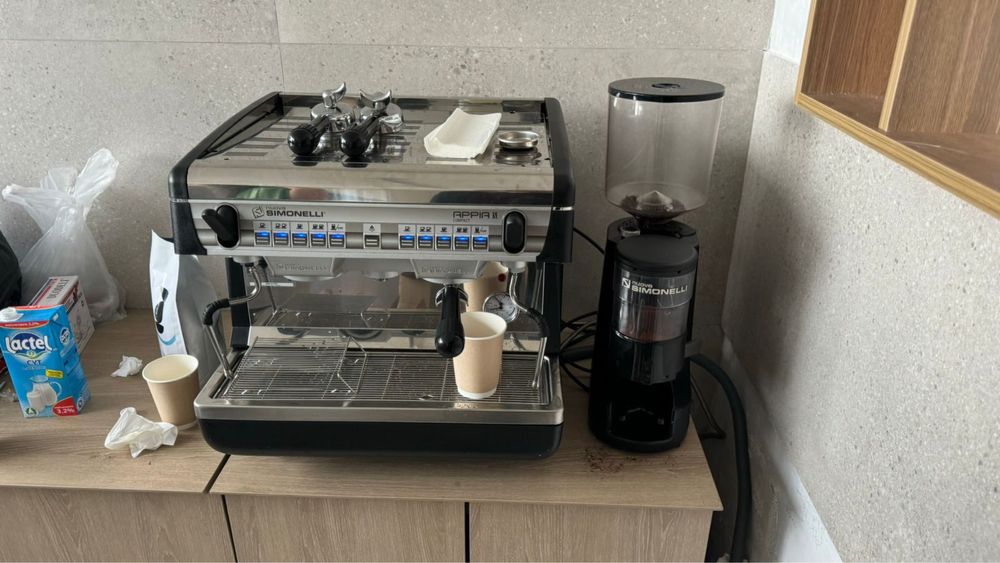 Продается комплект кофемашины Simonelli Appia Compact 2gr