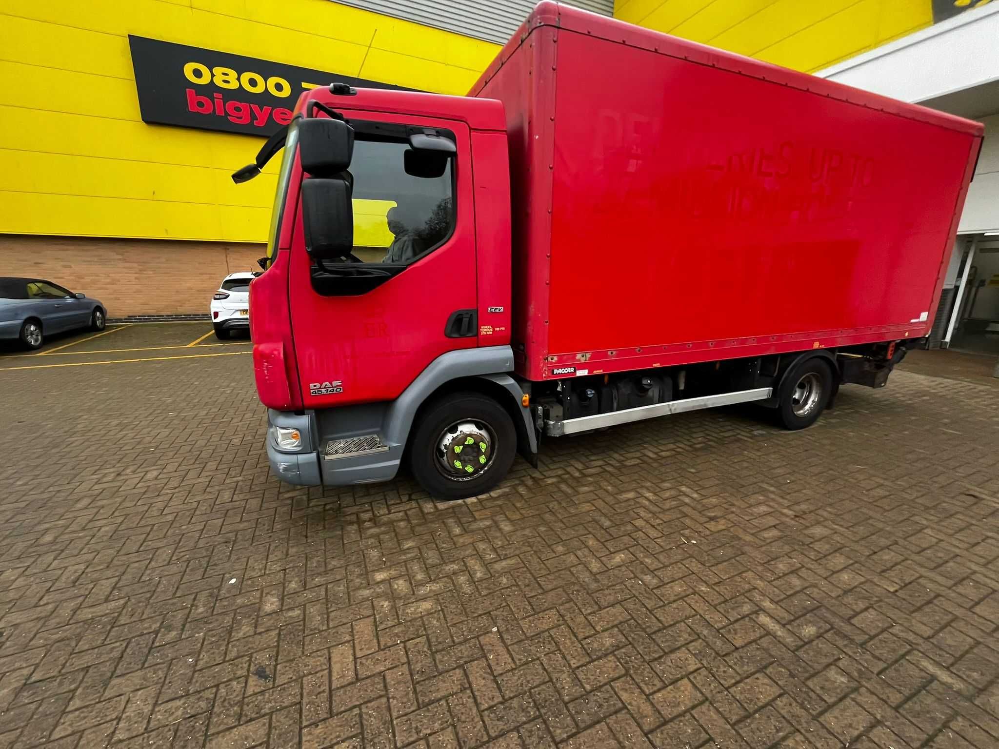 DAF 7.5т 2013г Камион с кутия и падащ борд / RHD / Отлично поддържан