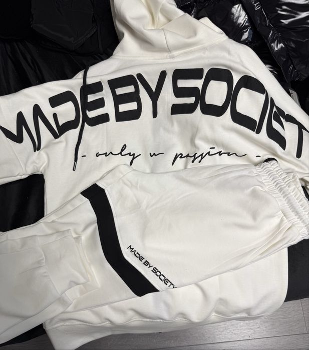 Compleu Made By Society