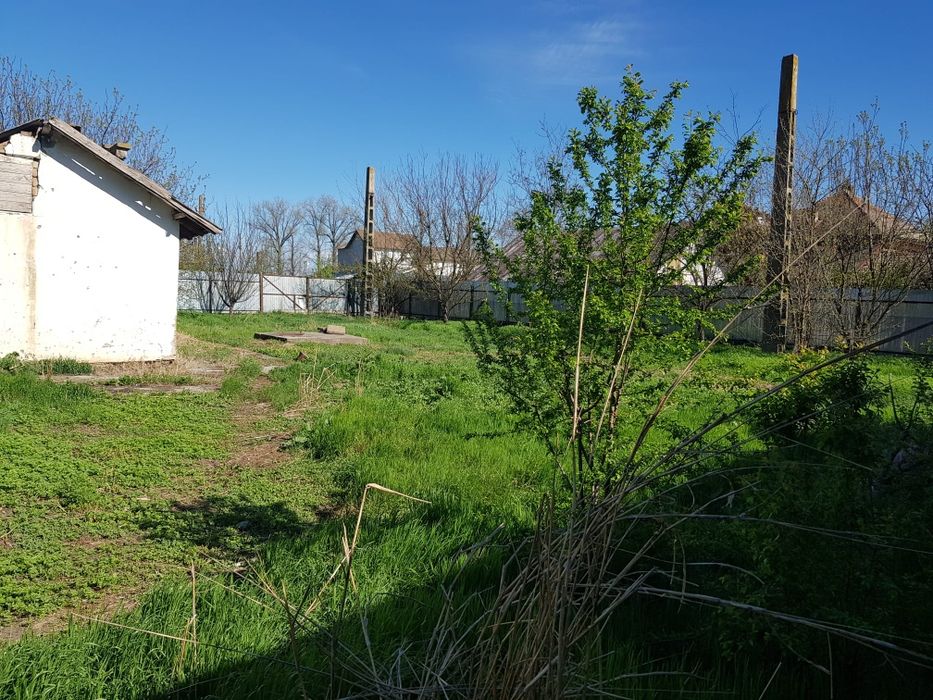 Vând sau se închiriază hala , casa și teren