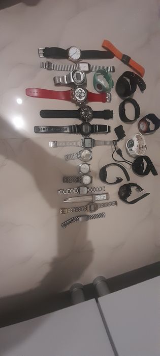 Vand toate ceasurile la un pret bun