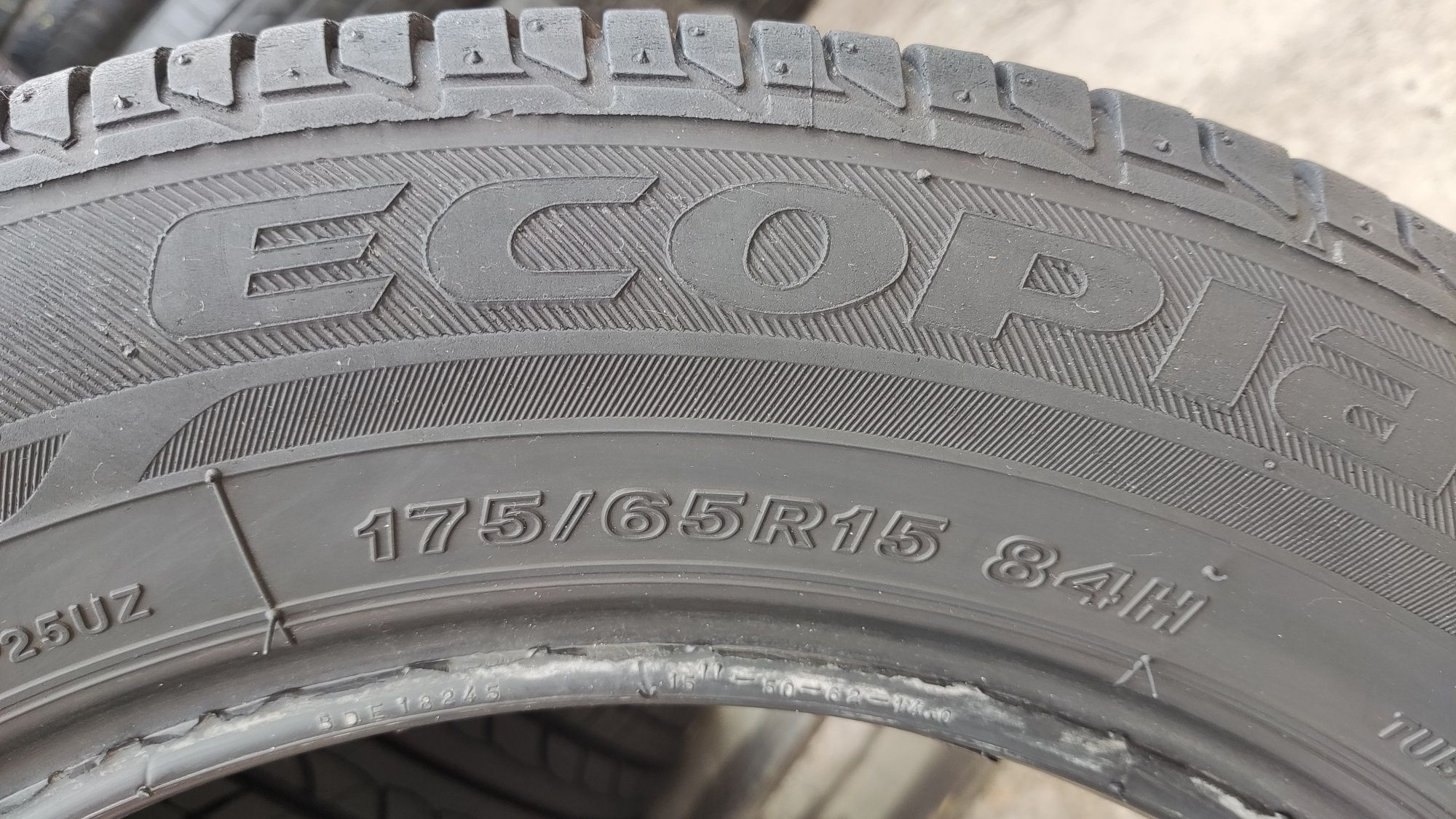 4бр летни гуми 175/65/15 Bridgestone Ecopia
6.7 mm грайфер
Много добро