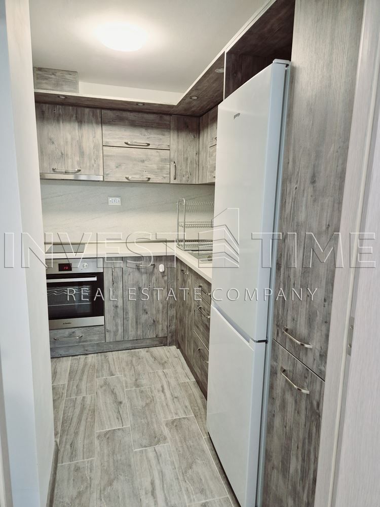 Дава се под наем Тристаен апартамент в Варна, Бриз - 80 кв.м за 765 € - Снимка #1