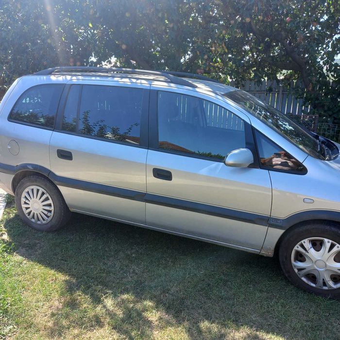 Vând Opel Zafira
