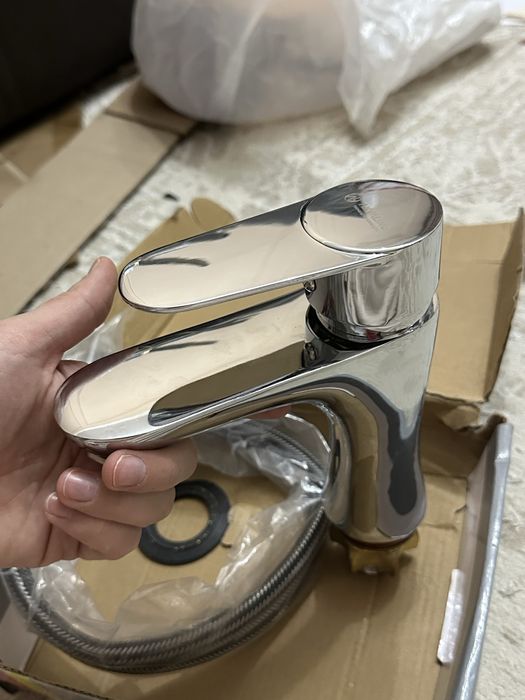 Смеситель холодная, горячая вода новый