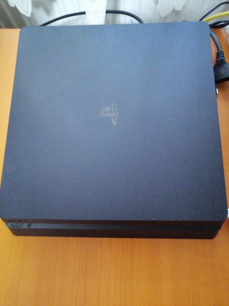 Vand Playstation 4 slim