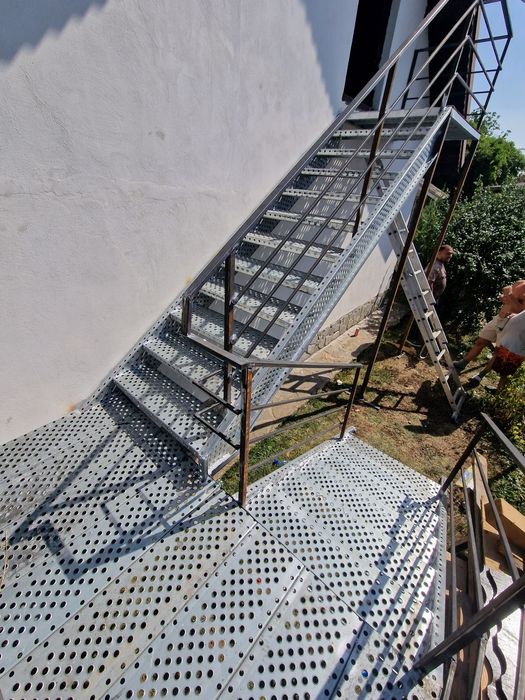 Scari metalice galvanizate