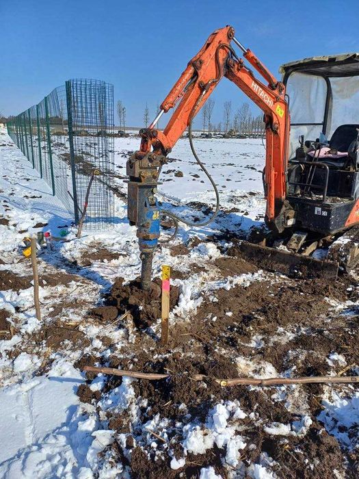 Servicii miniexcavator, sapaturi ,fundatii, santuri apa curent.