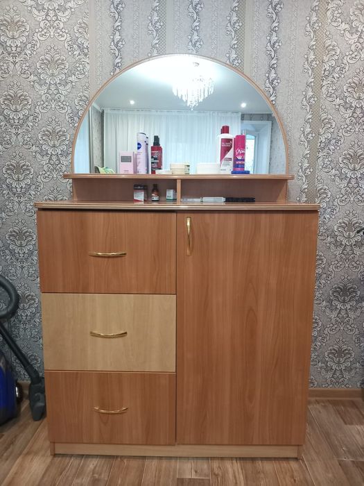 Комод в комнату.