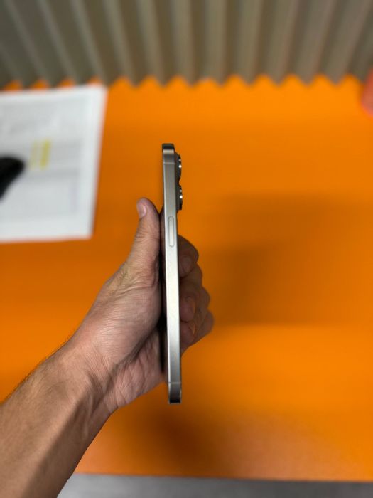 iPhone 15 Pro Max 

• Holati: Ideal, qirilgan joyi yo‘q, hech