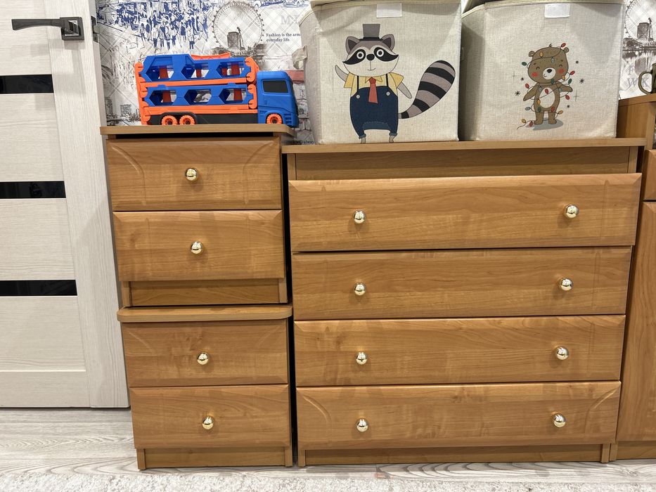 Комод 3 в 1 , комод, зеркало и прикроватные тумбочки