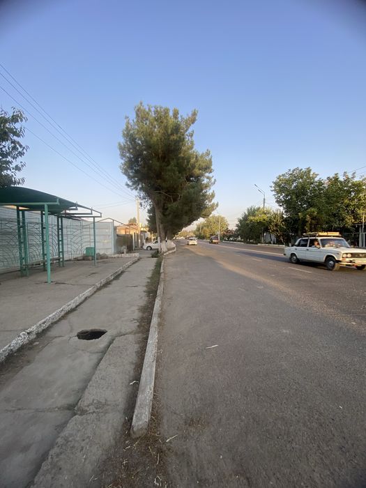 Uy sotiladi 9.5 so’tix oxvati yo’l yuzida biznes uchun zo’r lokatsiya