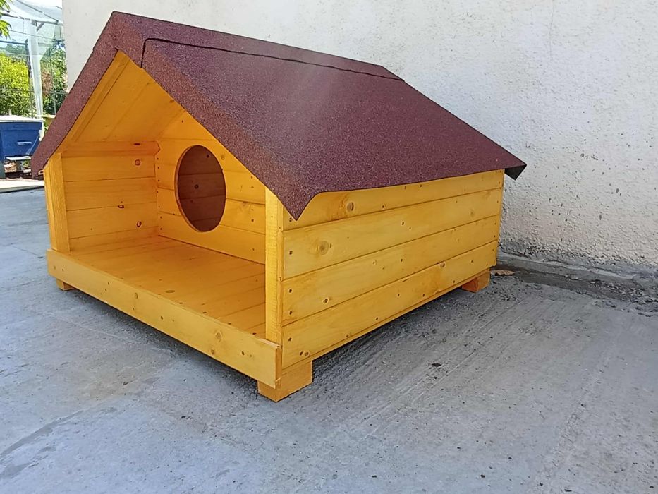 Голяма къща за котки и кучета с веранда за семейство котки кученца