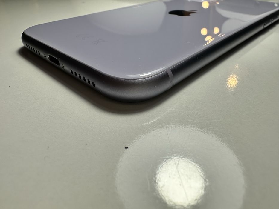 iPhone 11 cu 6 huse cadou !