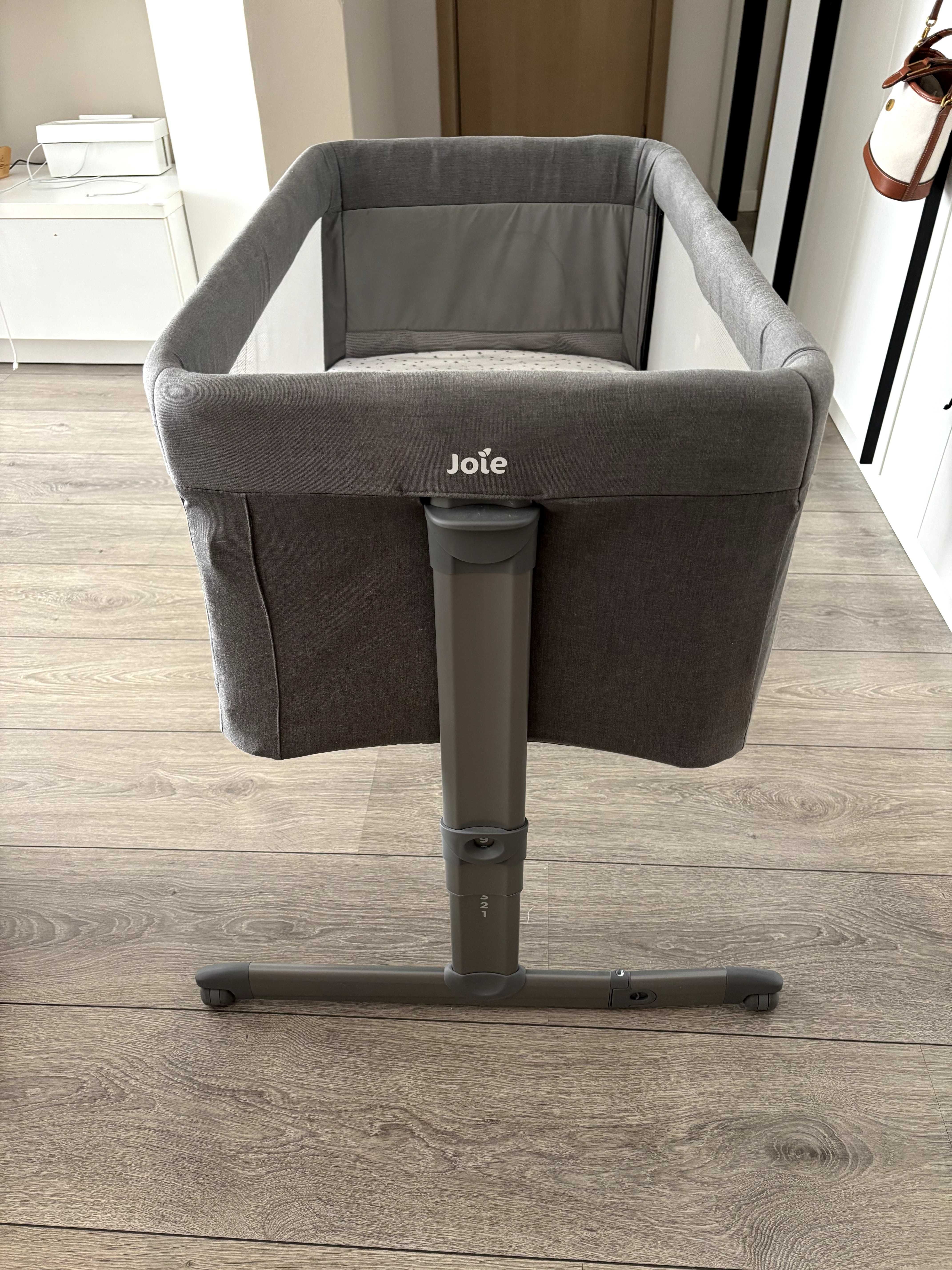 Креватче тип next-to-me Joie roomie™ glide, foggy grey + подарък