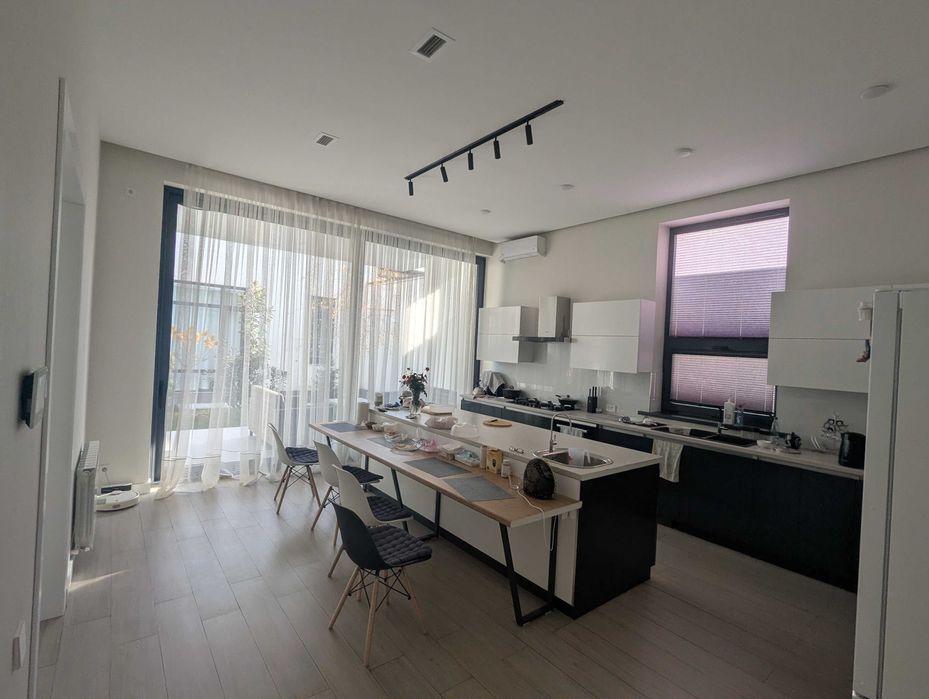 Продается двухэтажный дом в стиле хай-тек, минимализм на Орзу