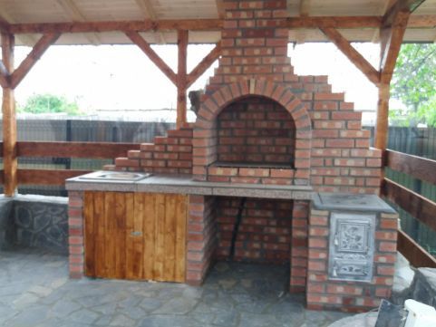 Grătare de curte din cărămidă aparentă