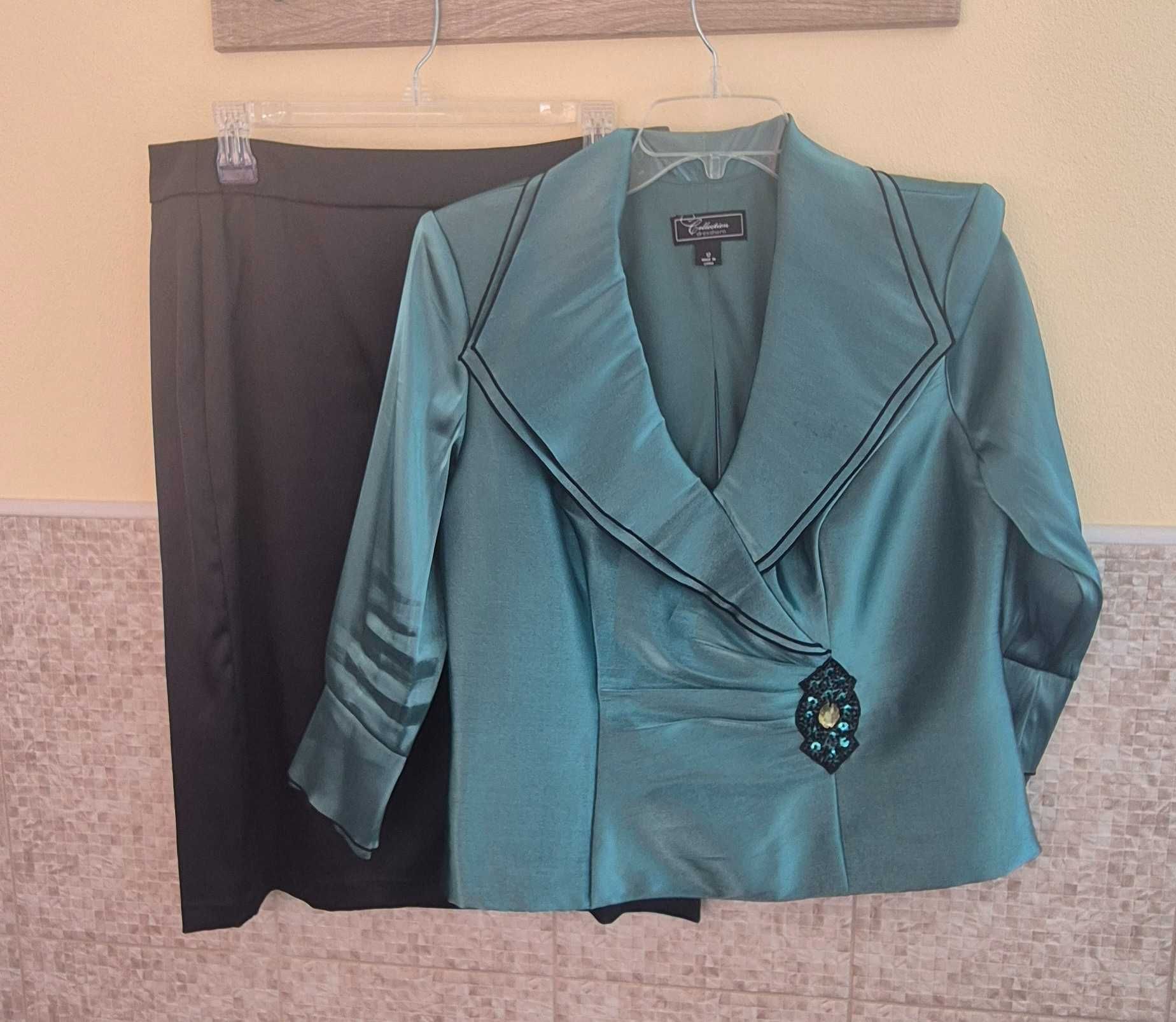 Costum elegant pentru festivități