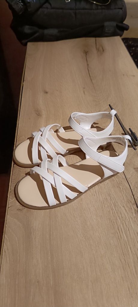 Нови красиви бели сандали за момиче НМ номер 30