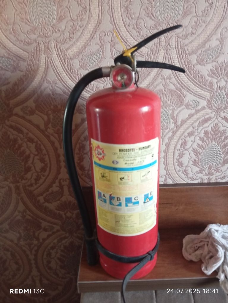 Огнетушитель две штука