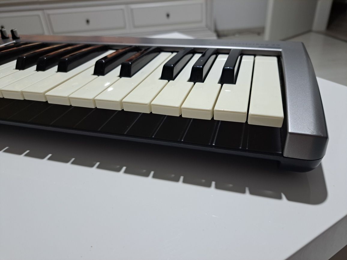 Acorn MIDI Controller Keyboard - Acorn Masterkey 25