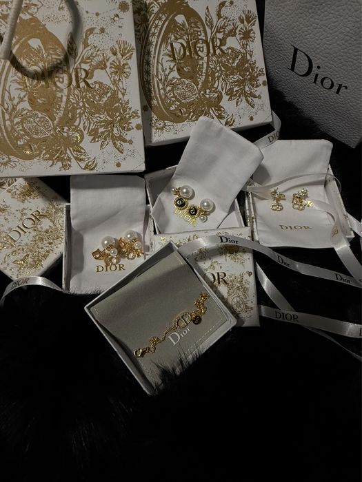 Обеци видове Dior