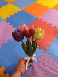 Плетени лалета в различни цветове - подарък за всеки повод