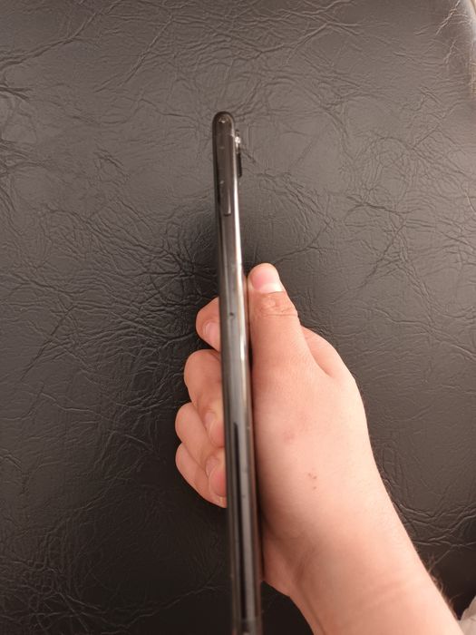 telefonul este bun doar că este avocat și prețul este ăsta