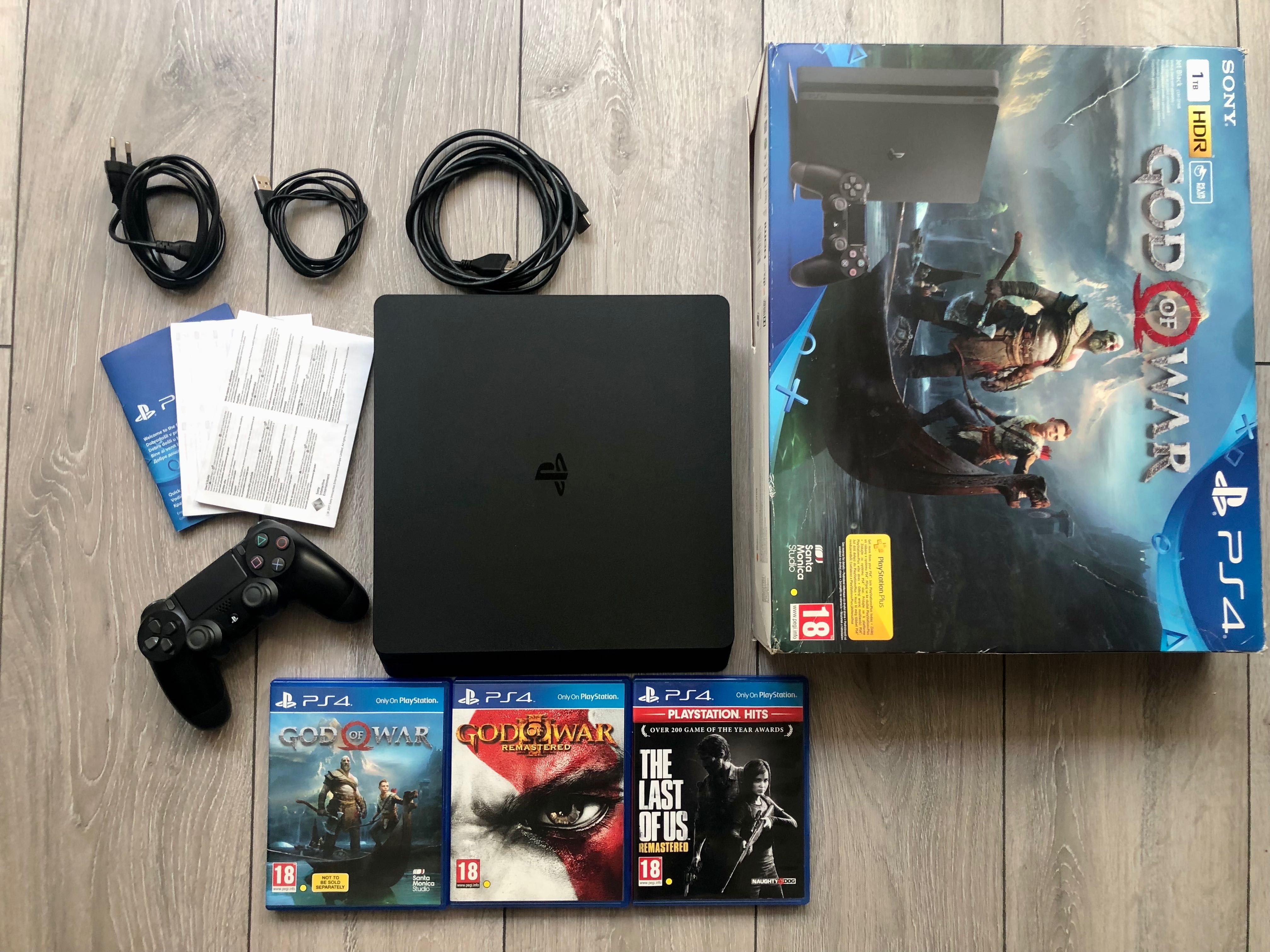 Playstation 4 с джойстик и The Last Of Us God Of War Remastred