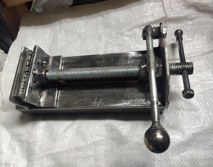 Тиски быстрозажимные