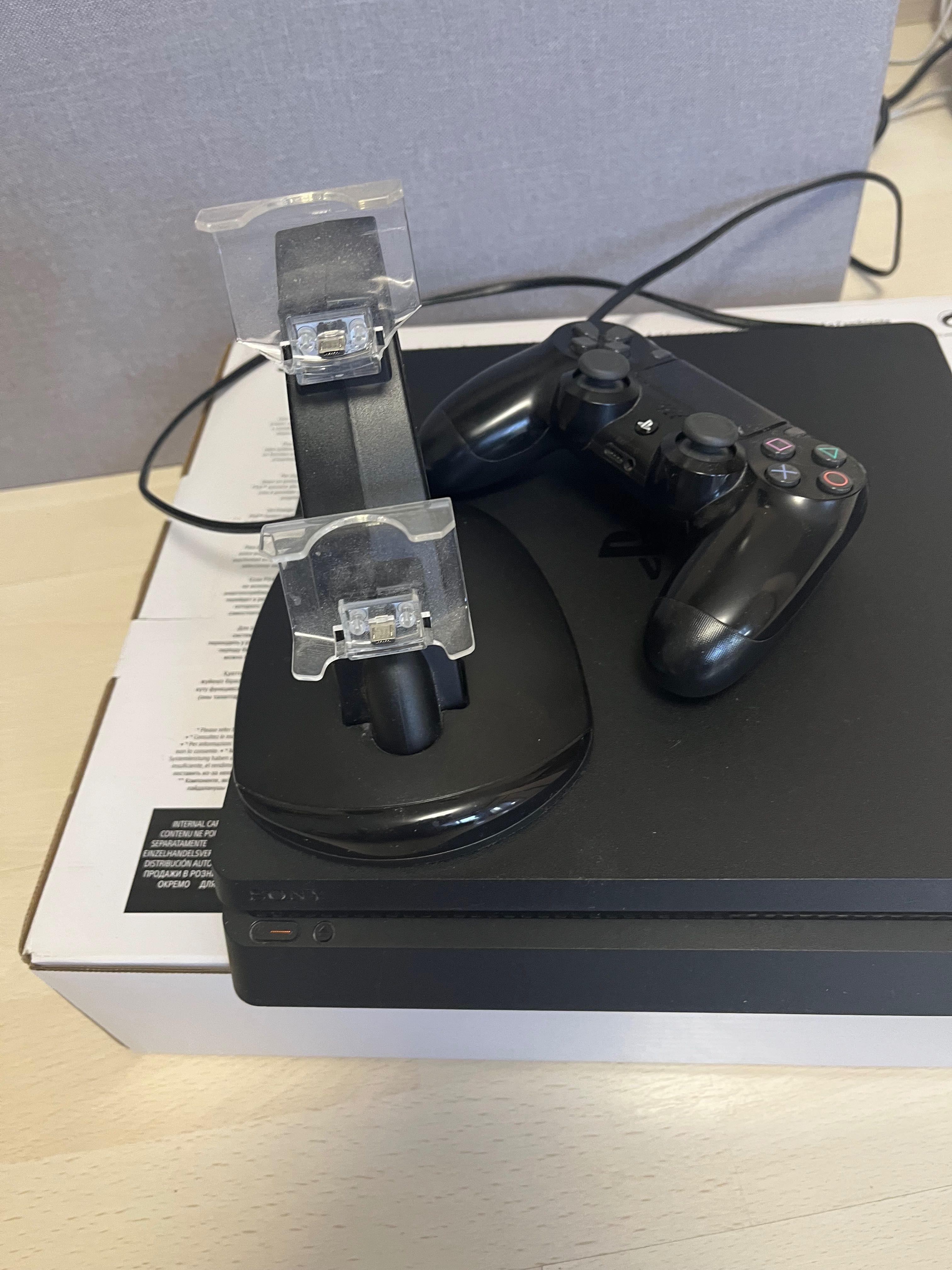 PlayStation 4 slim 1 TB