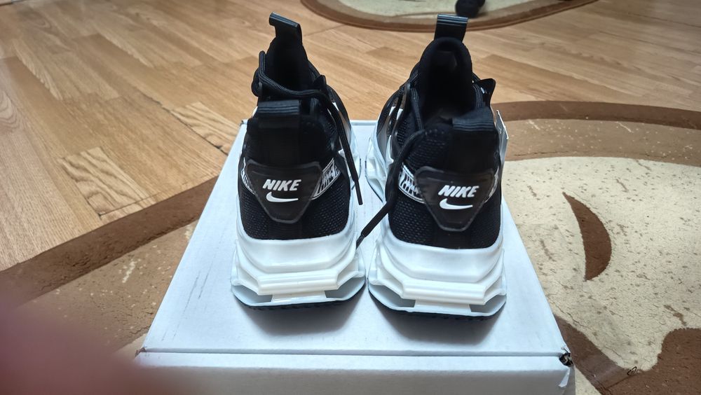 Adidasi bărbați noi cu eticheta