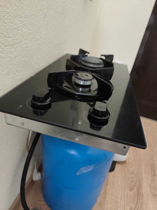 Продавам газов котлон за вграждане и бутилка