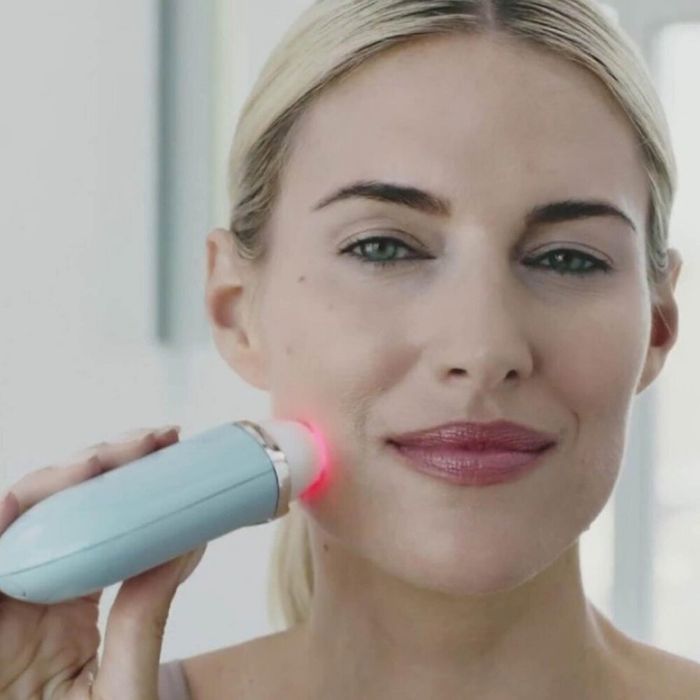 Уред против бръчки с Лед. Радио честота  и Ionic Sculpt технология
По