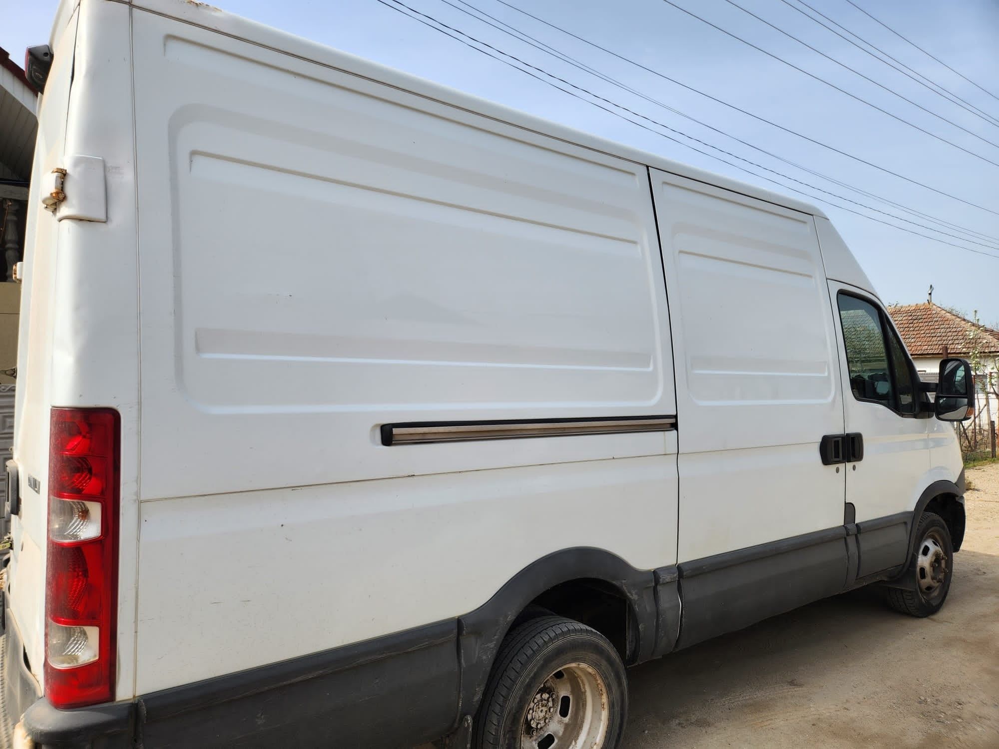 Vând Iveco daily