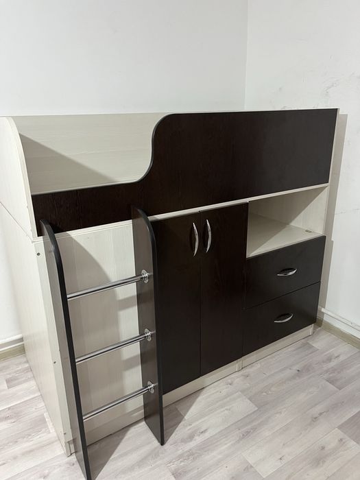 Продам детскую кровать шкаф