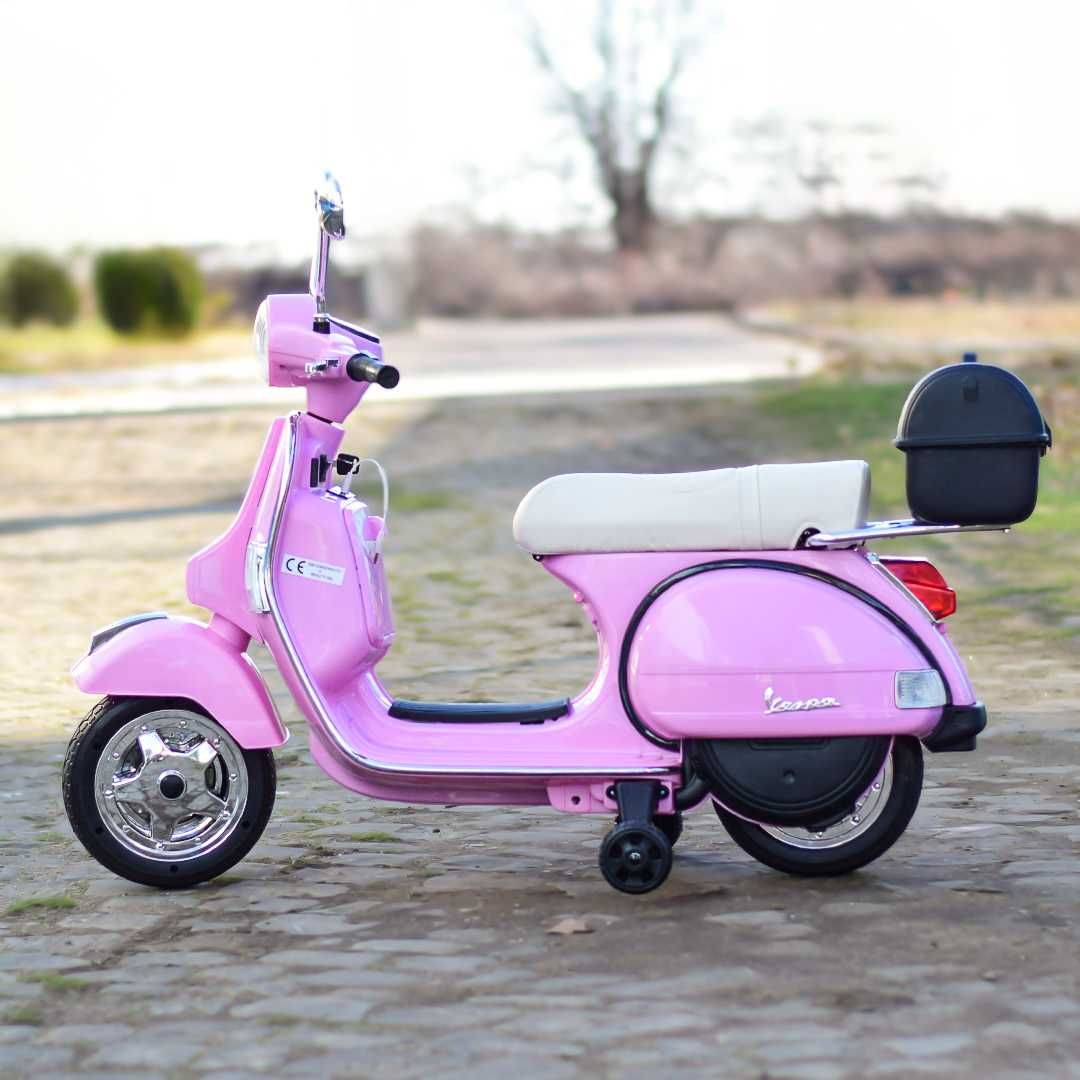 Scuter electric Piaggio Vespa PX150 cu roti moi si scaun tapitat, Pink