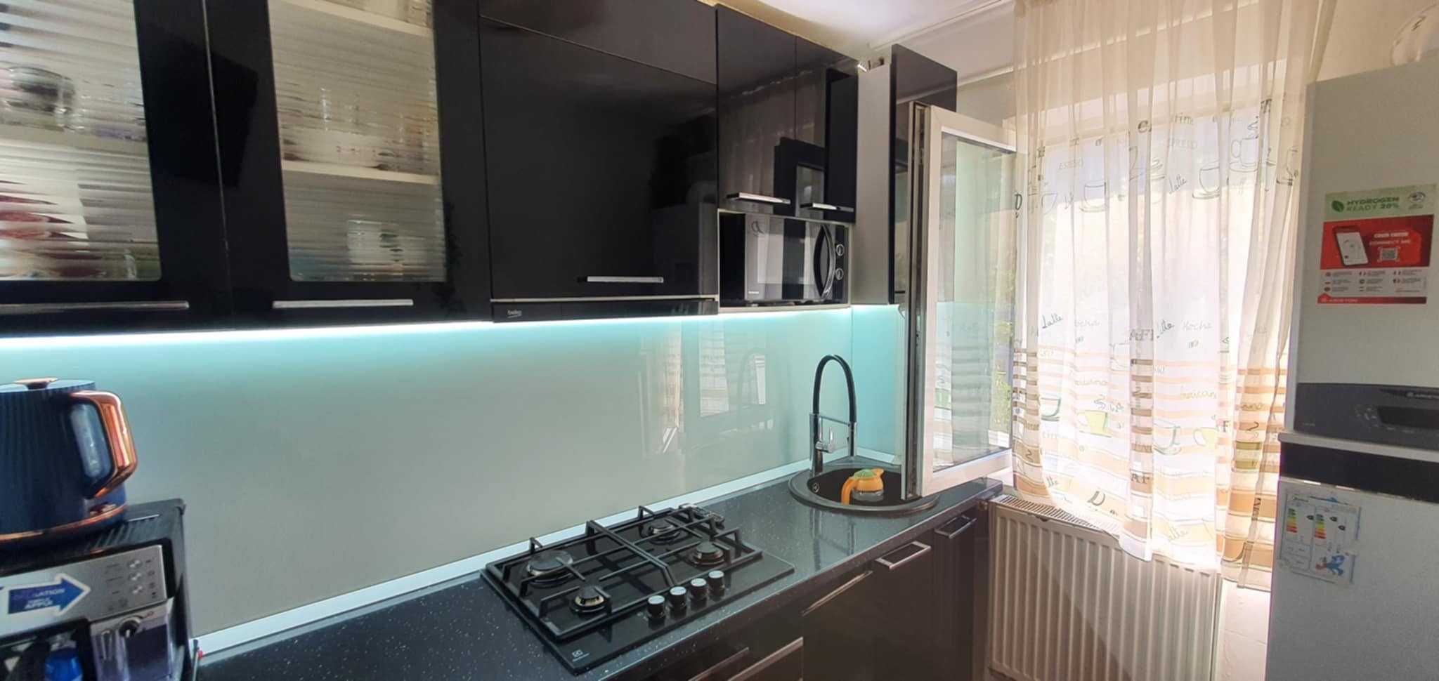 Apartament 3 camere,Alexandru cel Bun-Etaj 2/4,Totul nou-120.000 €