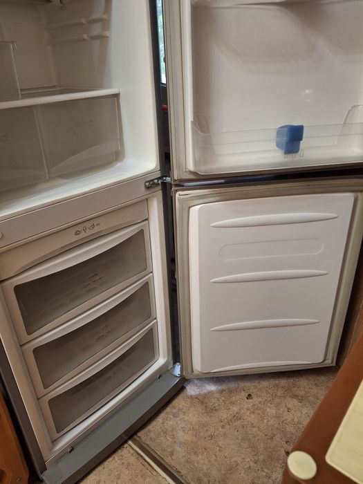 Холодильник  LG.