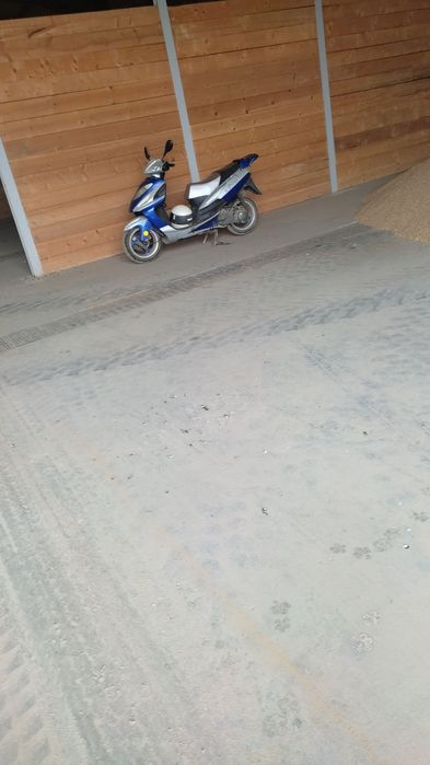 Vând scuter în t4 motor de 125
