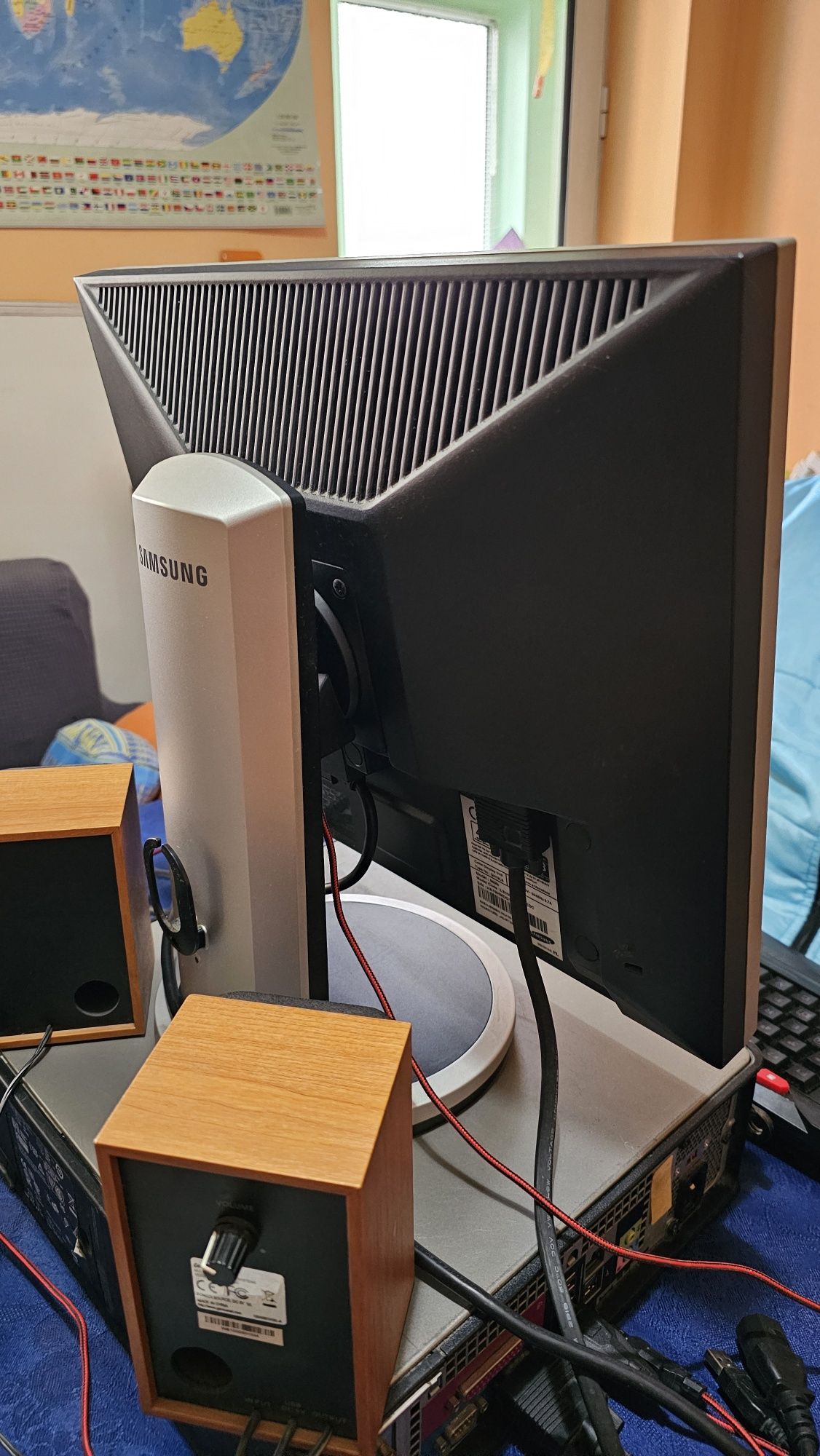 Продавам монитор  Samsung
