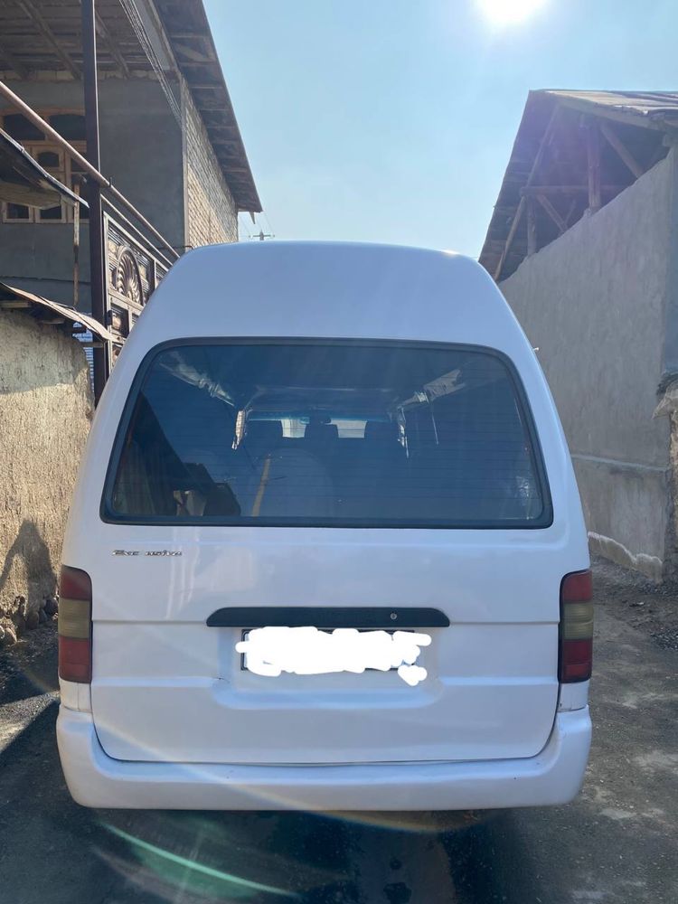 Foton Toyota Xays Mikroavtobus